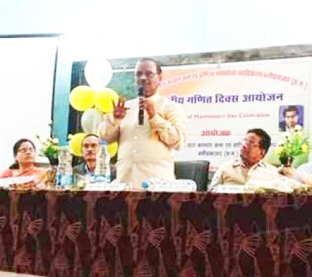सरल और रोचक विधि से समझाया गणित के गूढ़ रहस्यों को