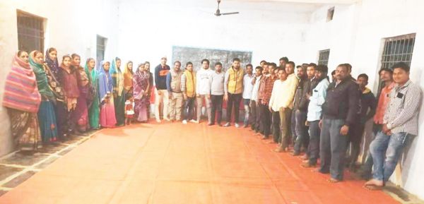 युवा मितान क्लब से युवाओं को जोडऩे संसदीय सचिव गांवों में ले रहे बैठक