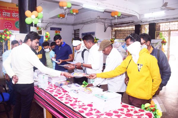 जनसम्पर्क विभाग की फोटो प्रदर्शनी बनी आकर्षण का केन्द्र