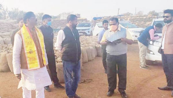 भगत ने धान खरीदी केंद्रों का किया औचक निरीक्षण