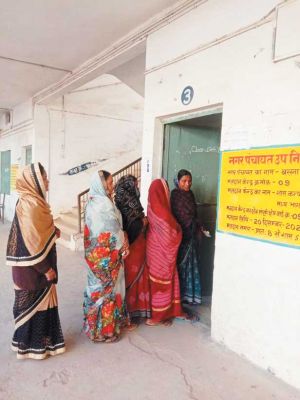 नगर पंचायत चुनाव के लिए मतदान