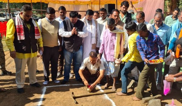 केशकाल विधायक ने किया सडक़ निर्माण कार्यों का शुभारंभ