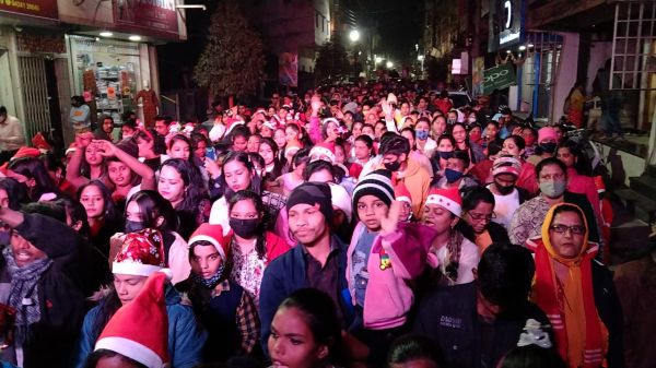  क्रिसमस के लिए बाजार में कारोबारी हलचल बढ़ी
