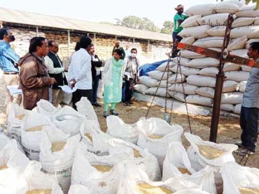  धान गुणवत्ता व बारदाना उपलब्धता की ली जानकारी