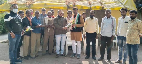 नियमितिकरण की मांग, जिपं अध्यक्ष से मिले दैवेभो कर्मी