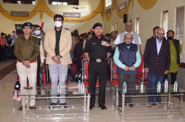 शहादत दिवस पर याद किए गए दीक्षित