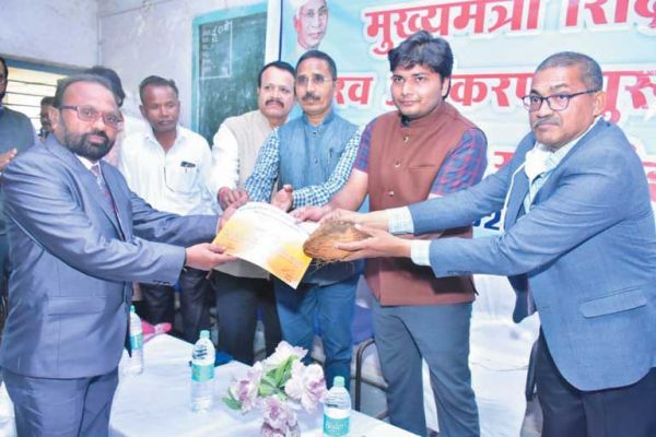यशवंत को शिक्षा दूत पुरस्कार