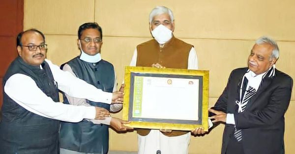 सामु.स्वा. केन्द्र छुईखदान और प्रा.स्वा.केंद्र रामाटोला पुरस्कृत