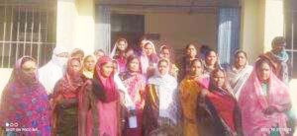 मध्यान्ह भोजन पकाने रसोईयों को मिलते हैं मात्र 40 रुपए