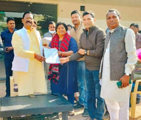 क्षेत्र विकास की मांग को लेकर प्रभारी मंत्री भगत को कराया अवगत