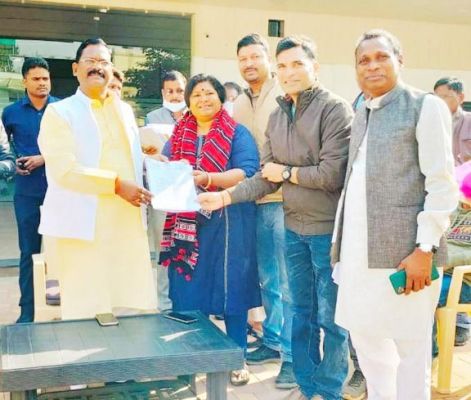 पोर्ते ने साल्हेवारा क्षेत्र विकास की मांग को लेकर प्रभारी मंत्री भगत को कराया अवगत