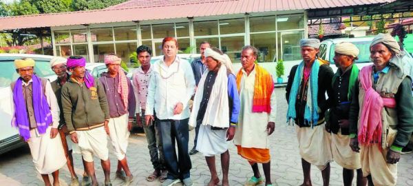 विकास कार्यों की मांग, ग्रामीण मिले अकबर से
