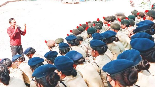 ईमानदारी जीवन की दशा और दिशा बदल देती है-संतोष