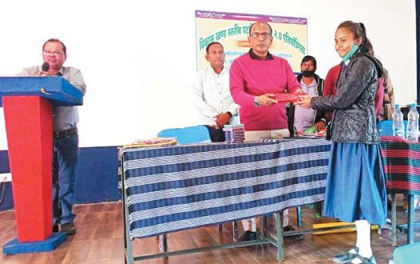 पढ़ाई तुंहर दुआर स्पर्धा में 20 संकुलों के 150 बच्चों ने लिया हिस्सा, विजेता पुरस्कृत