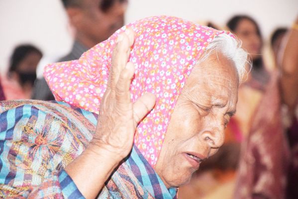 विशेष आराधना में प्रभु यीशु को किया याद