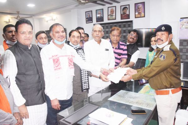 एफआईआर पर भडक़े भाजपा नेताओं ने एसपी दफ्तर घेरा