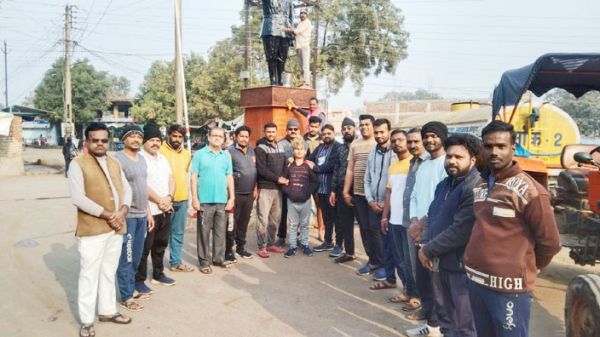 अटल जयंती पर भाजयुमो ने चलाया सफाई अभियान