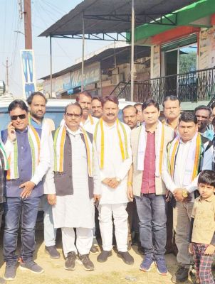 डॉ. टेकाम पहुंचे कांग्रेस कार्यालय, स्वागत