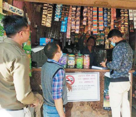 दुकानदारों से वसूला जुर्माना