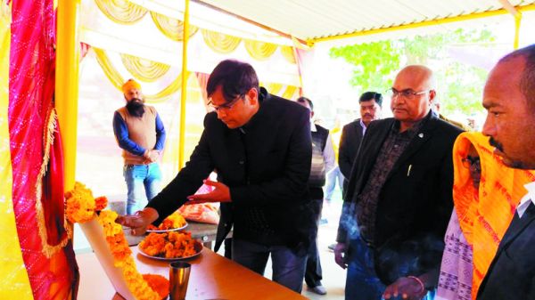 बेटे की याद में बनवाया शेड, बेटे की इच्छा को पिता ने किया पूरा