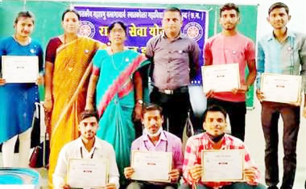 रासोयो छात्रों ने की स्वजन-शहीद स्मृति उद्यान की सफाई