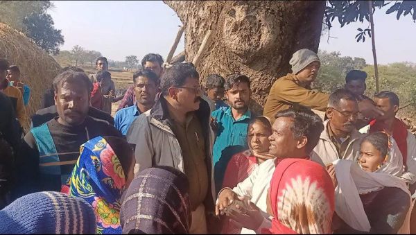 ग्रामीण के घर चंगाई सभा, धर्मांतरण का आरोप, पुलिस पूछताछ जारी