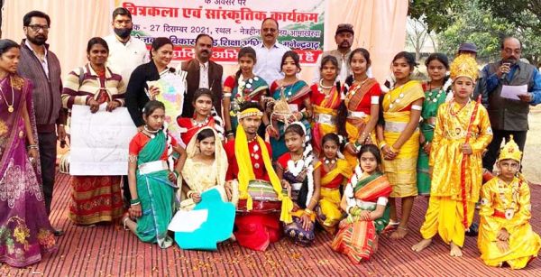 चित्रकला-सांस्कृतिक कार्यक्रम में बच्चों की मोहक प्रस्तुति