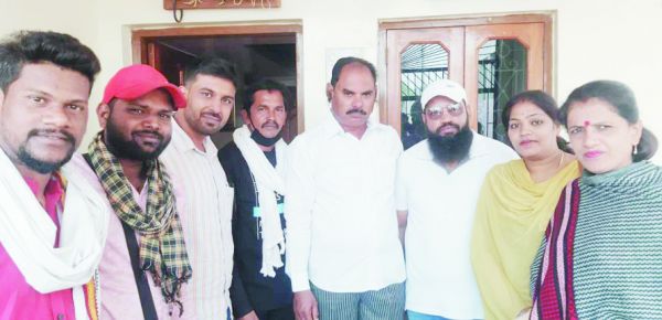 आयोग सदस्य खान का नवनिर्वाचित पार्षद ने जताया आभार