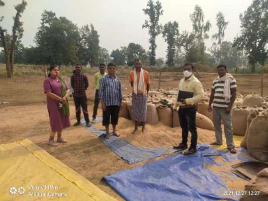 खरीदी केंद्र में दूसरे का धान बेचने की कोशिश, 56 क्विंटल की जब्ती