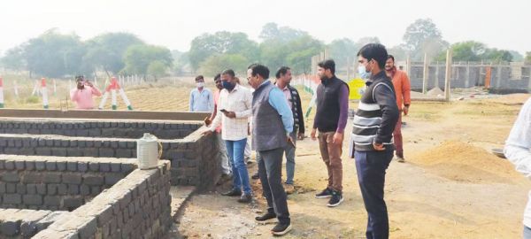 उपसचिव ने गौठानों एवं नरवा में हो रहें निर्माण कार्यों का लिया जायजा