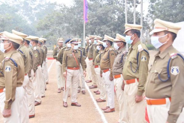 टीम भावना से करें काम-आईजी