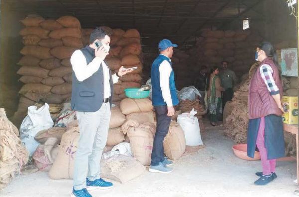  704 क्विंटल अवैध धान, पीडीएस का 18 क्विंटल चावल जब्त