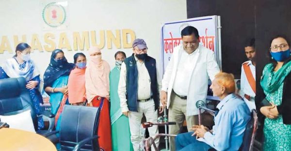जनदर्शन में मुकेश को ट्रायसायकल