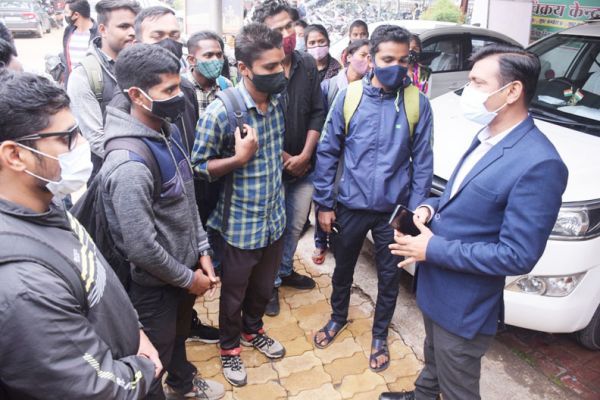 उप निरीक्षक तैयारी क्लास एक माह बढ़ाने प्रतिभागी मिले मेयर-एसडीएम से