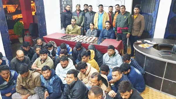 फड़ में छापा, 26 जुआरी गिरफ्तार