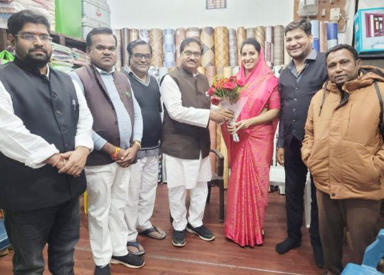 नवनिर्वाचित पार्षद को समस्याओं के प्रति सजग करने कहा