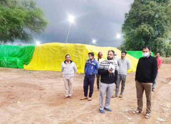 कलेक्टर ने किया धान खरीदी केन्द्र का निरीक्षण