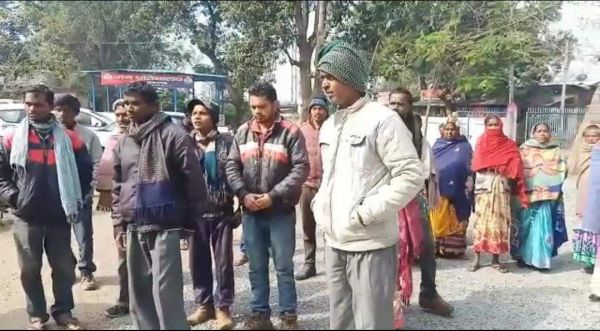 सीएएफ जवान पर गाली-गलौज व मारपीट का आरोप, ग्रामीण पहुंचे थाने