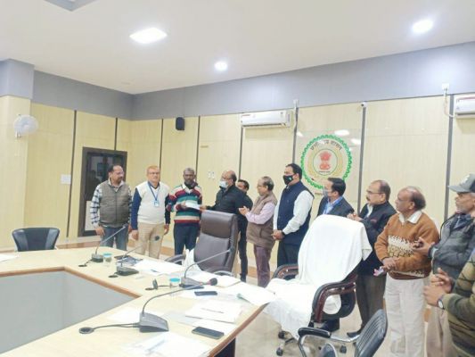 बैंकर्स की बैठक में नरेश को मिला दो लाख का इंश्योरेंस क्लेम