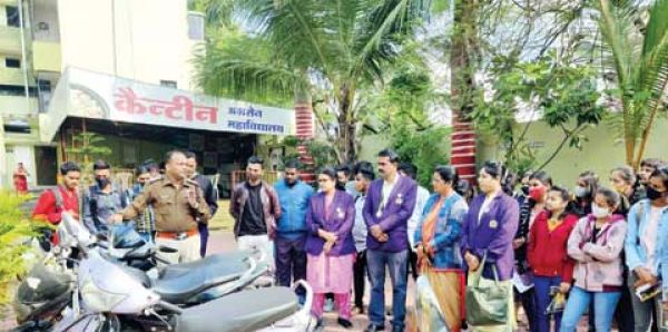   अग्रसेन विवि में पुलिस ने छात्रों को दी यातायात नियमों की जानकारी 