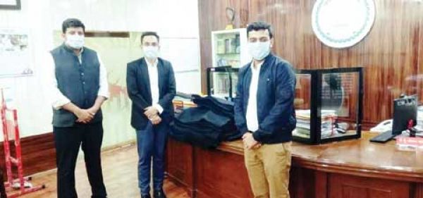प्राइम इस्पात ने गरीबों के लिए कंबल दिए