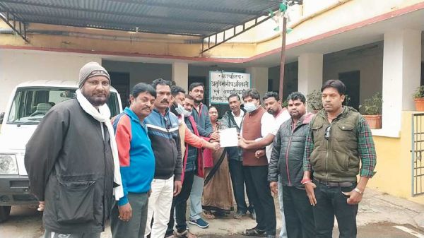मांगों को ले कांग्रेस ने सौंपा ज्ञापन, आंदोलन की चेतावनी