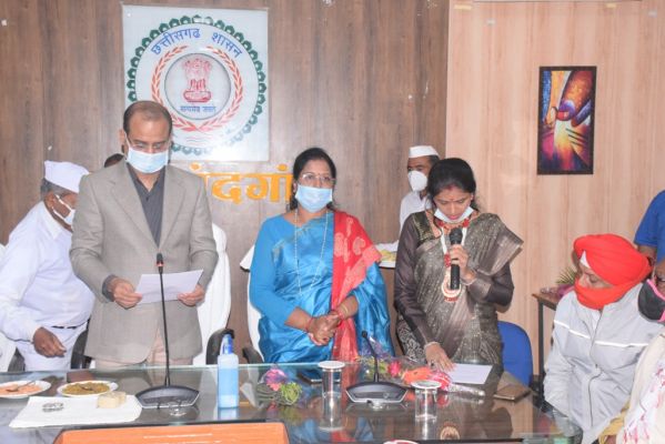 चंद्रकला ने पार्षद पद की ली शपथ
