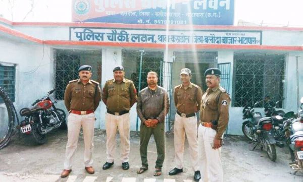 नकली शराब बनाने का सामान सप्लाई करने वाला गिरफ्तार