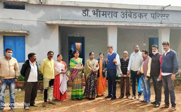 आश्वासन के बाद भी स्कूल में नहीं लगा बोर्ड, रोष