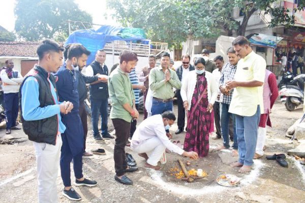 मेयर ने किया सीमेंट कांक्रीट रोड निर्माण का भूमिपूजन