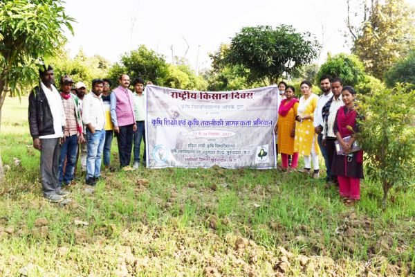 वैज्ञानिकों ने किया खेतों का निरीक्षण समस्याओं का किया निराकरण