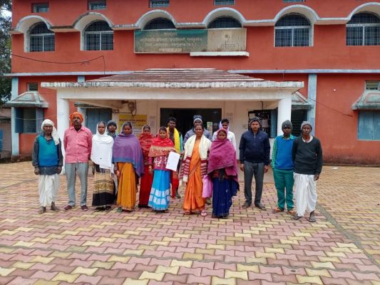 सरपंच के विरुद्ध अविश्वास प्रस्ताव लाने 20 पंचों ने एसडीएम को सौंपा ज्ञापन