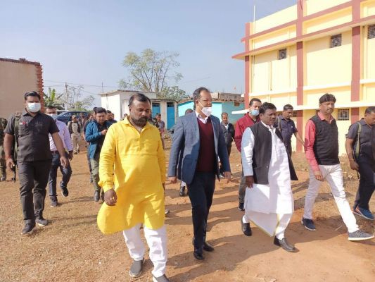 गुणवत्तापूर्ण समय सीमा में काम कराए जाने की अफसरों को दी हिदायत