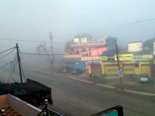 घने कोहरे के आगोश में सरगुजा, ठंड से ठिठुरे लोग